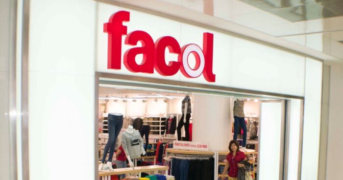 El gigantesco outlet de Facol donde puede comprar jeans, camisetas y ...
