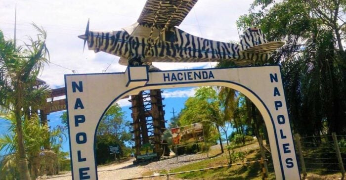 Cuando el barrio que fundó Pablo Escobar se convirtió en el Santorini colombiano - -- Las2orillas - Cuando el barrio que fundó Pablo Escobar se convirtió en el Santorini colombiano