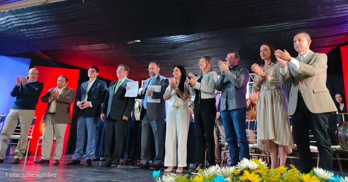María Corina, Capriles y 11 más arrancan campaña para definir el rival de Maduro