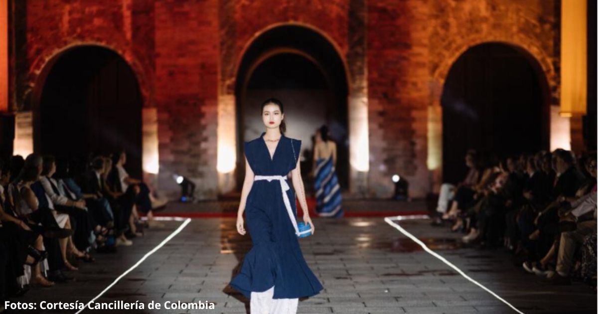 Orgullo colombiano: la pasarela de alta costura en Vietnam con diseños de excombatientes y víctimas