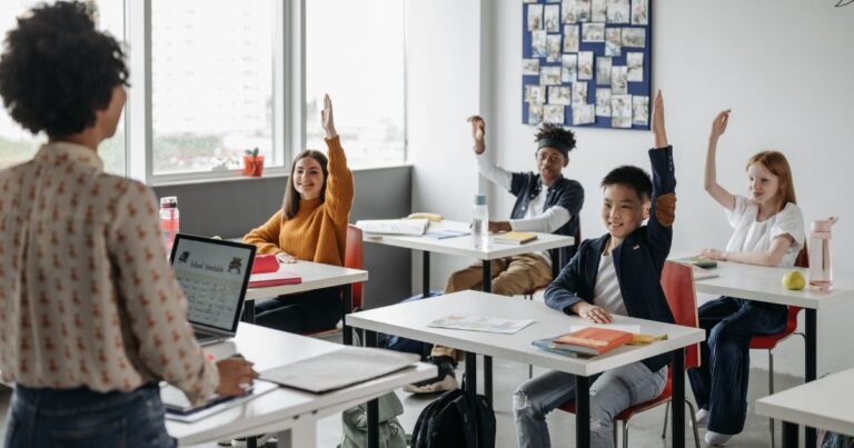  - Lo que se oye en el salón: De “ser profesor es de pobres" a "profe, yo quiero ser como usted"