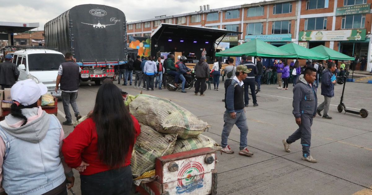 La filarmónica de Bogotá lanzó el festival ópera al parque en central mayorista de Corabastos