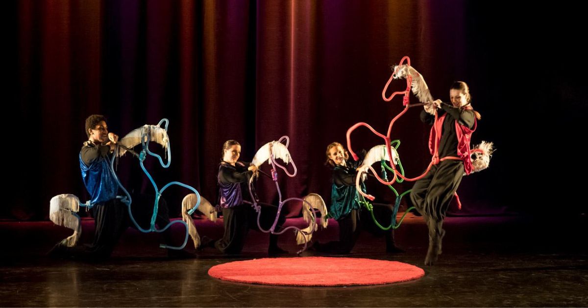 A la Sala Delia Zapata llega Mobilus: teatro visual con magia, danza, títeres, circo y sombras...