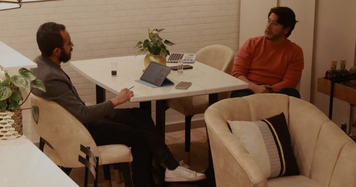 “Los políticos están tan desconectados de la realidad, que la política se convirtió en un monólogo”