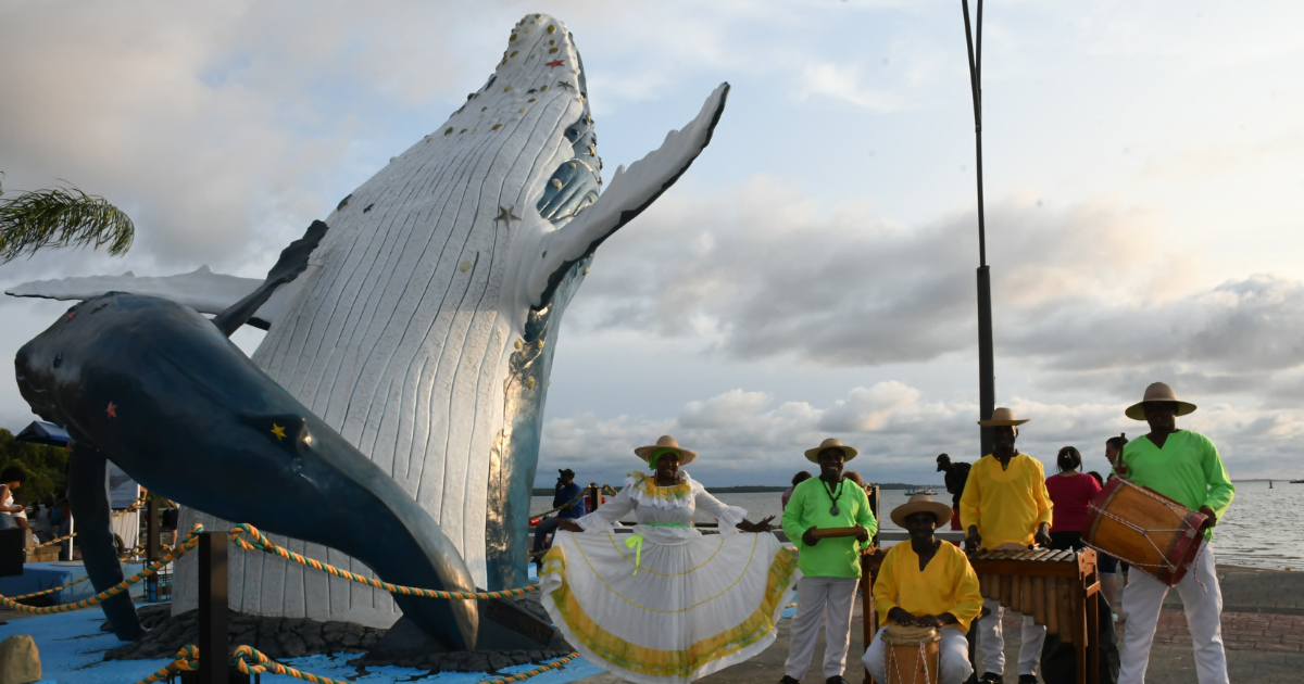 El monumento a las ballenas más grande del mundo está en Buenaventura