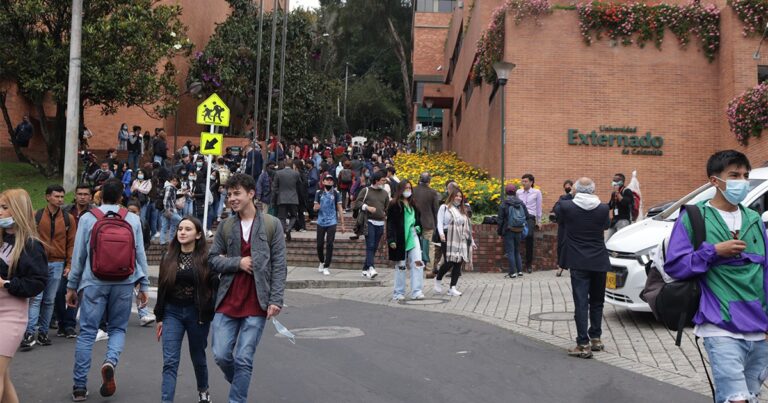 Estudiantes Universidad Externado - Estas son las carreras mejor pagadas de Colombia, la primera casi no se estudia