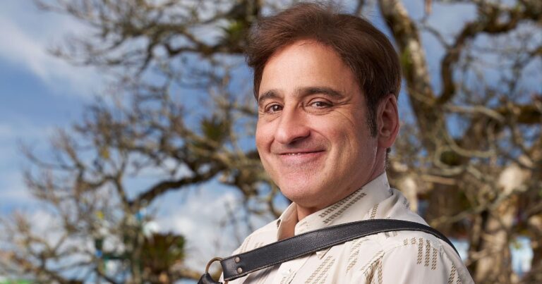 Robinson Díaz - Así engañaron a Robinson Díaz, de la novela de Rigo, con un premio en República Dominicana