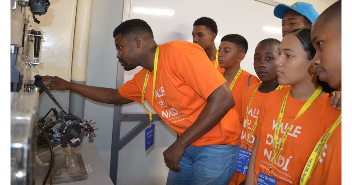 En Timbiquí, un líder tecnológico ayuda a “programar” los sueños de los niños del Pacífico