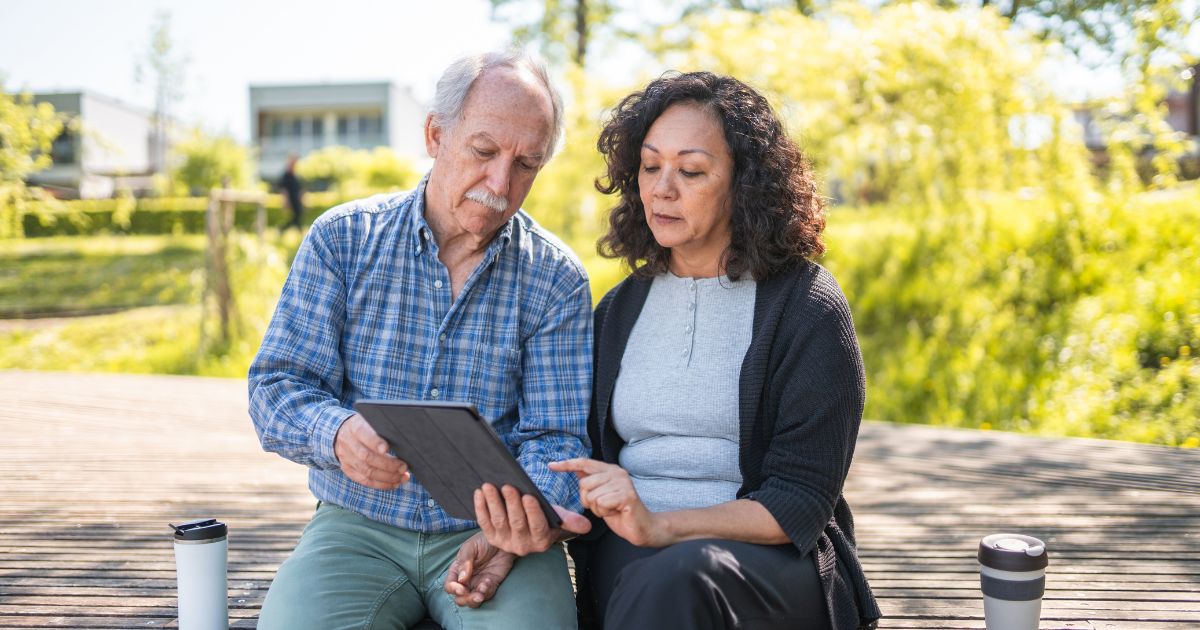 ¿Cómo hablar con los adultos mayores sobre el ejercicio, la nutrición y el bienestar?