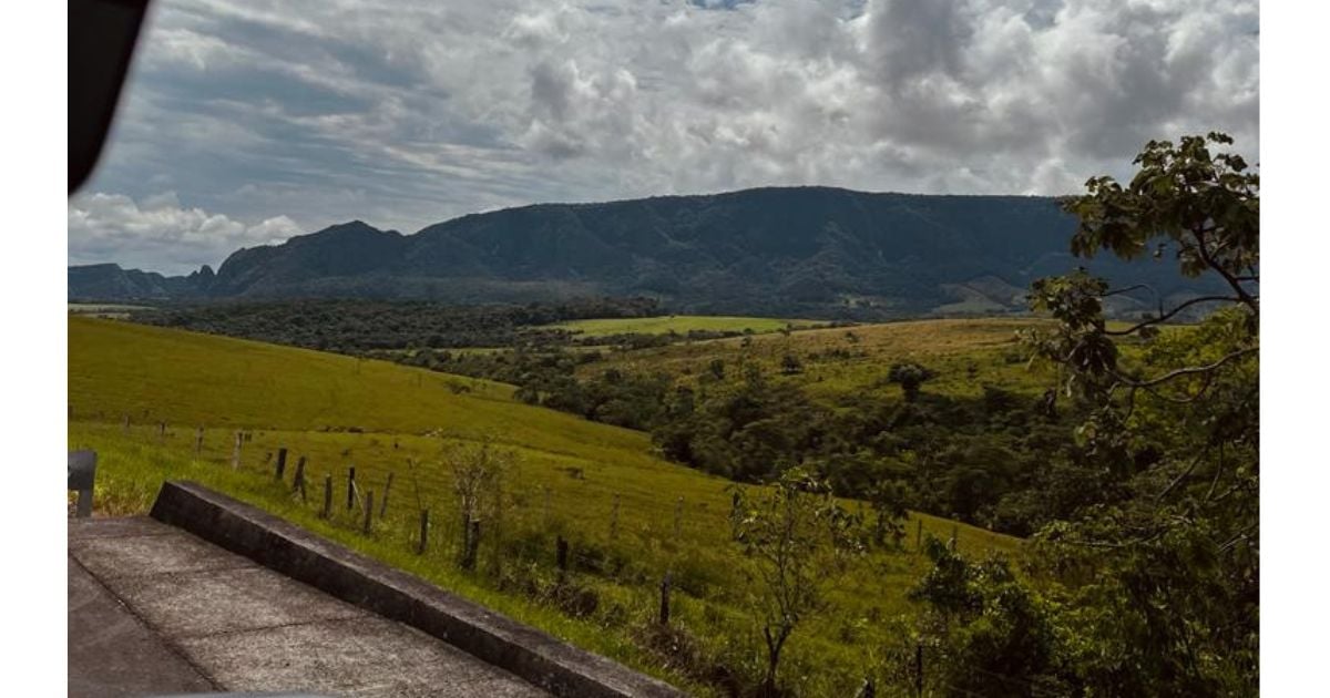 A 120 km de Villavo, en San Juan de Arama, yace acostado el indio: la maravilla natural hecha de montañas