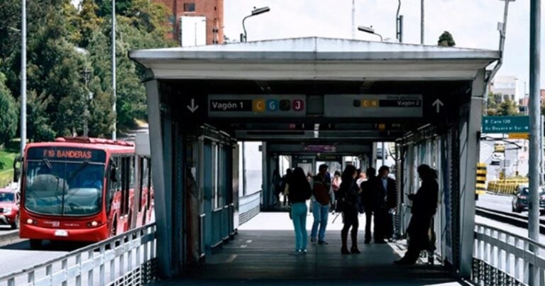 multas en TransMilenio - Multas en TransMilenio: no puede empujar a otros usuairos porque le pueden cobrar miles de pesos