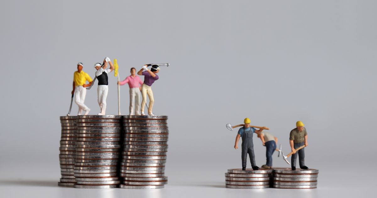 Los nadies y la gente de bien