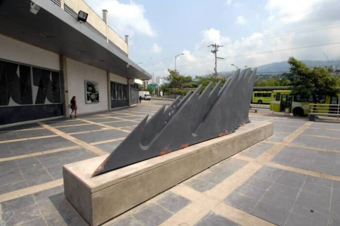  - Todo queda en las peores manos