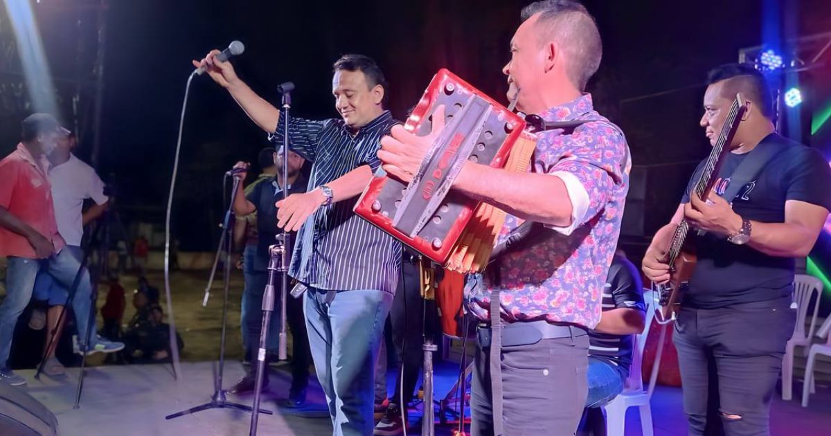 Toño Cacique, sensacional en el carnaval de Remolino