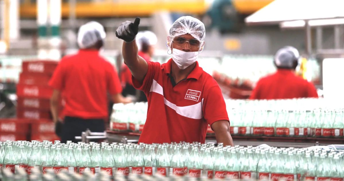 Coca-Cola, la multinacional gringa, está buscando trabajadores en varias ciudades de Colombia; postúlese