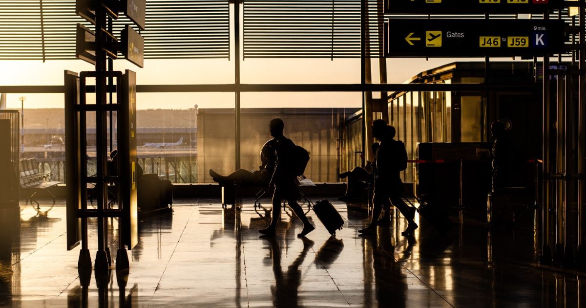 ¿Cómo se preparan los aeropuertos en términos de seguridad para mejorar la experiencia de los pasajeros?