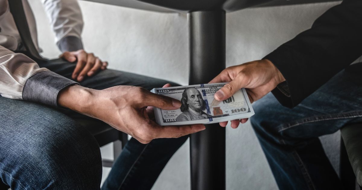 Cuando la corrupción es moral y cotidiana: como una tractomula sin frenos bajando la Línea