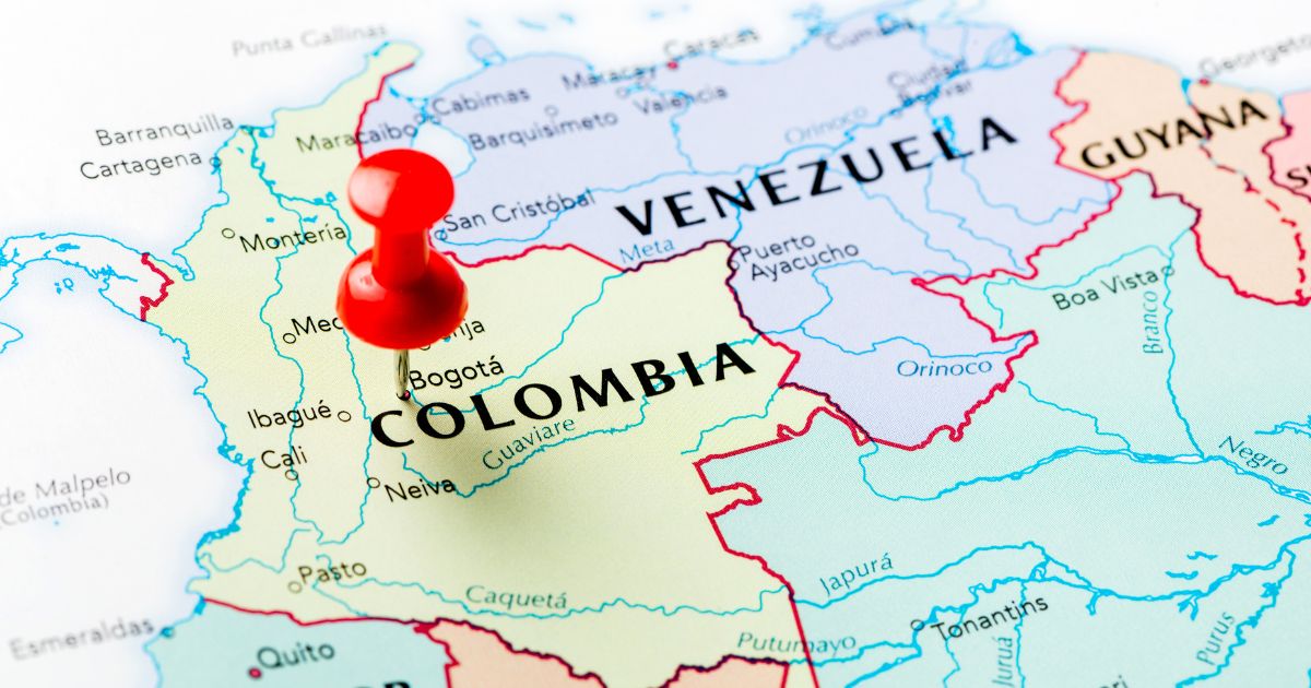 En la escala de evaluación de democracias saludables, ¿dónde quedó Colombia?
