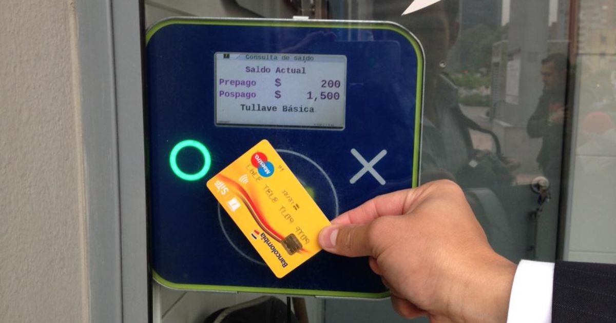 Cuáles son las tarjetas débito con las puede pagar el pasaje de Transmilenio; lo pueden sacar de un apuro