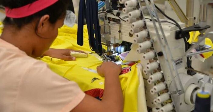 Confección camiseta de la selección Colombia