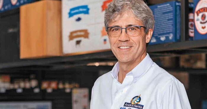 La dura batalla de los dueños de Ancla y Viento para salvar su negocio de mariscos y pescados - -- Las2orillas - La dura batalla de los dueños de Ancla y Viento para salvar su negocio de mariscos y pescados