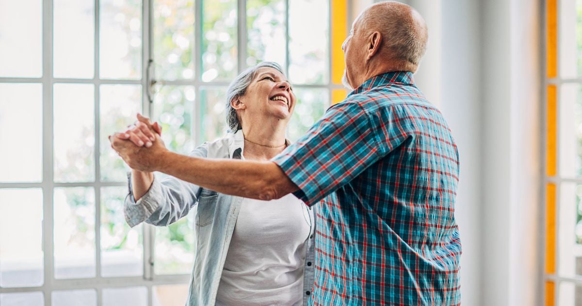 Esto es lo que debe hacer si no quiere envejecer muy rápido; el agua es primordial