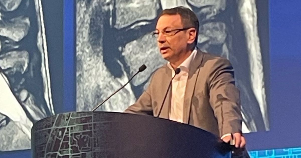 Médico colombiano en Estados Unidos Juan Santiago Uribe Asociación Americana de Cirujanos Neurológicos