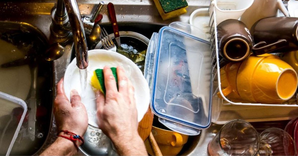 Ante escasez de agua, prelave en seco la vajilla