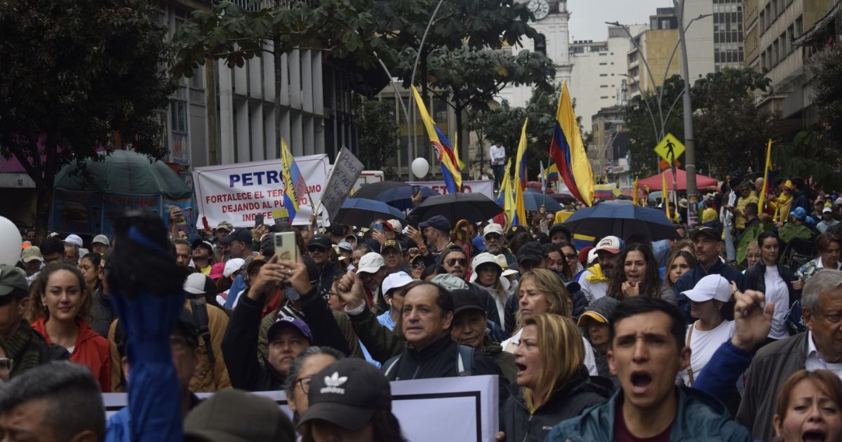 …¿Los pobres ricos o los ricos pobres?...