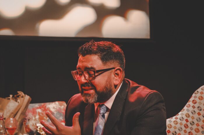  - El terapeuta que se le midió al teatro y creó una reveladora obra sobre las parejas