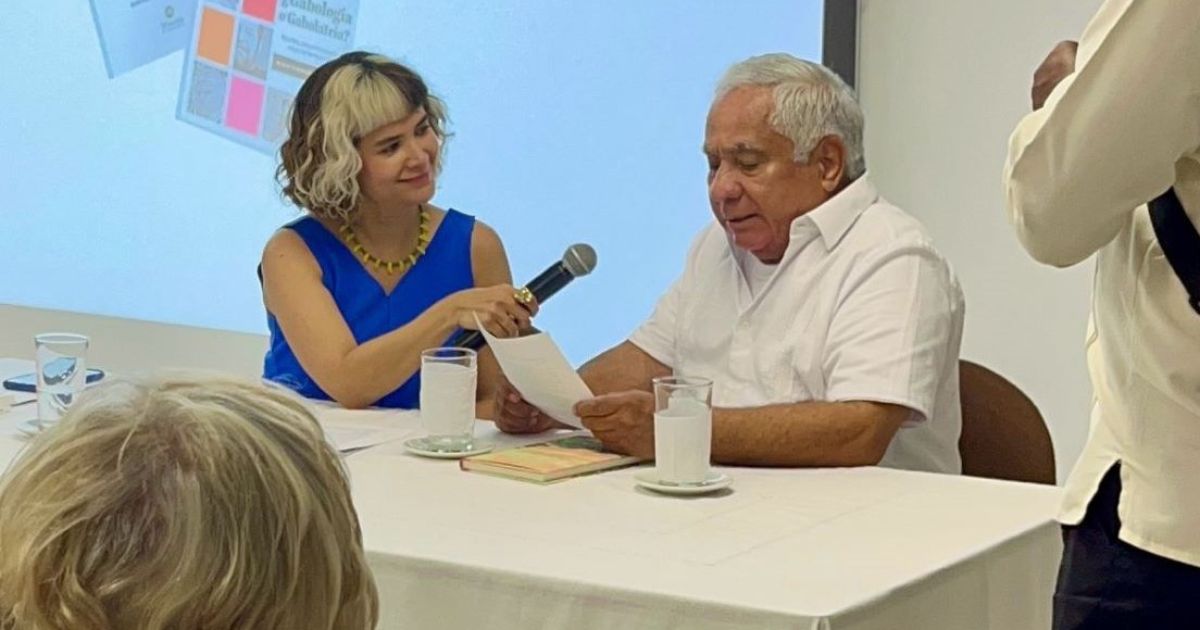 Al profesor Alberto Hernández y a Toño López (Q. e. p. d.)