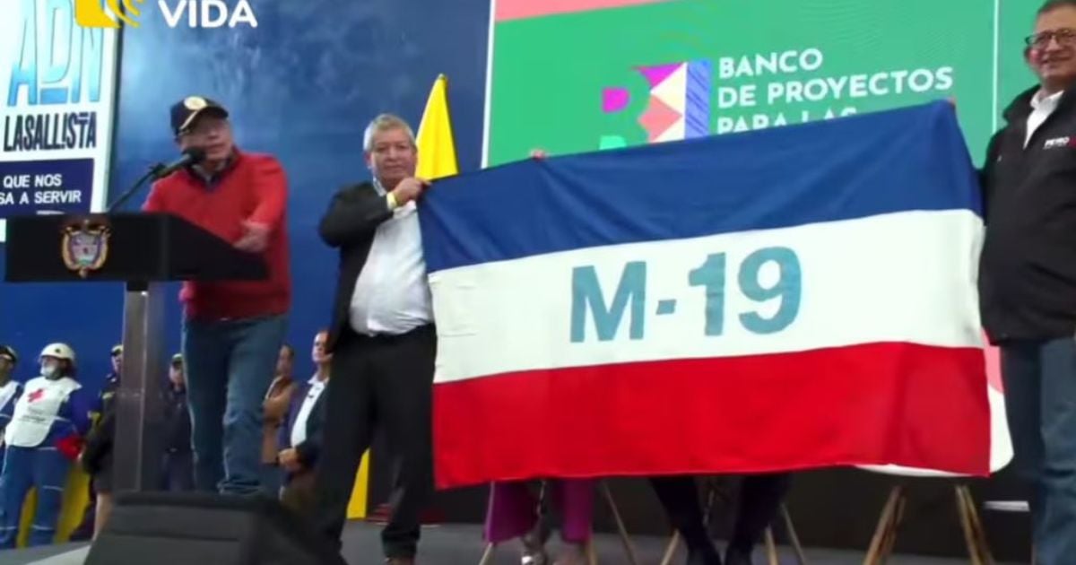 ¿Petro hace apología al delito al izar bandera del M-19?