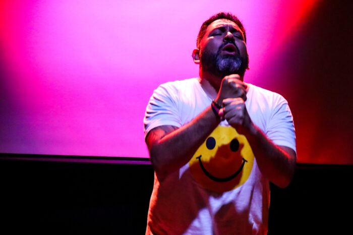  - El terapeuta que se le midió al teatro y creó una reveladora obra sobre las parejas