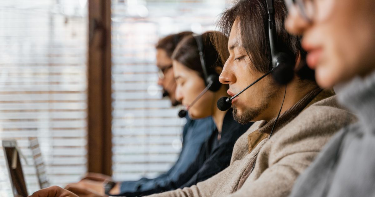 ¿Por qué los 'call centers' se están chupando a los universitarios?