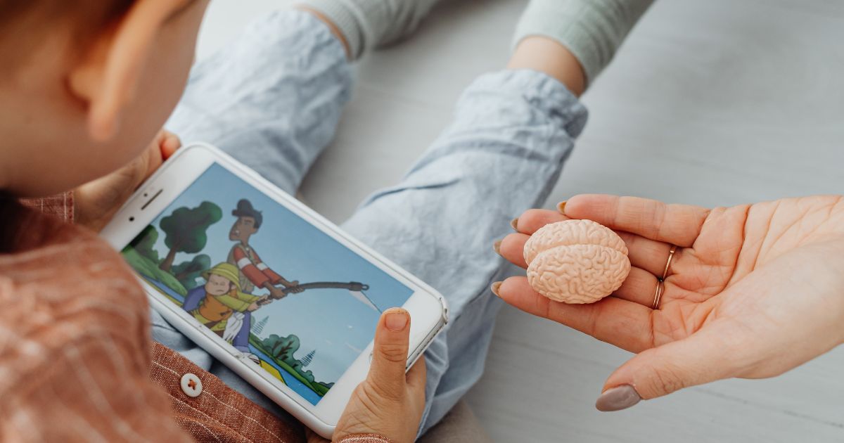 Prohibir celulares en escuelas y colegios de Colombia: ¿genialidad o abuso?