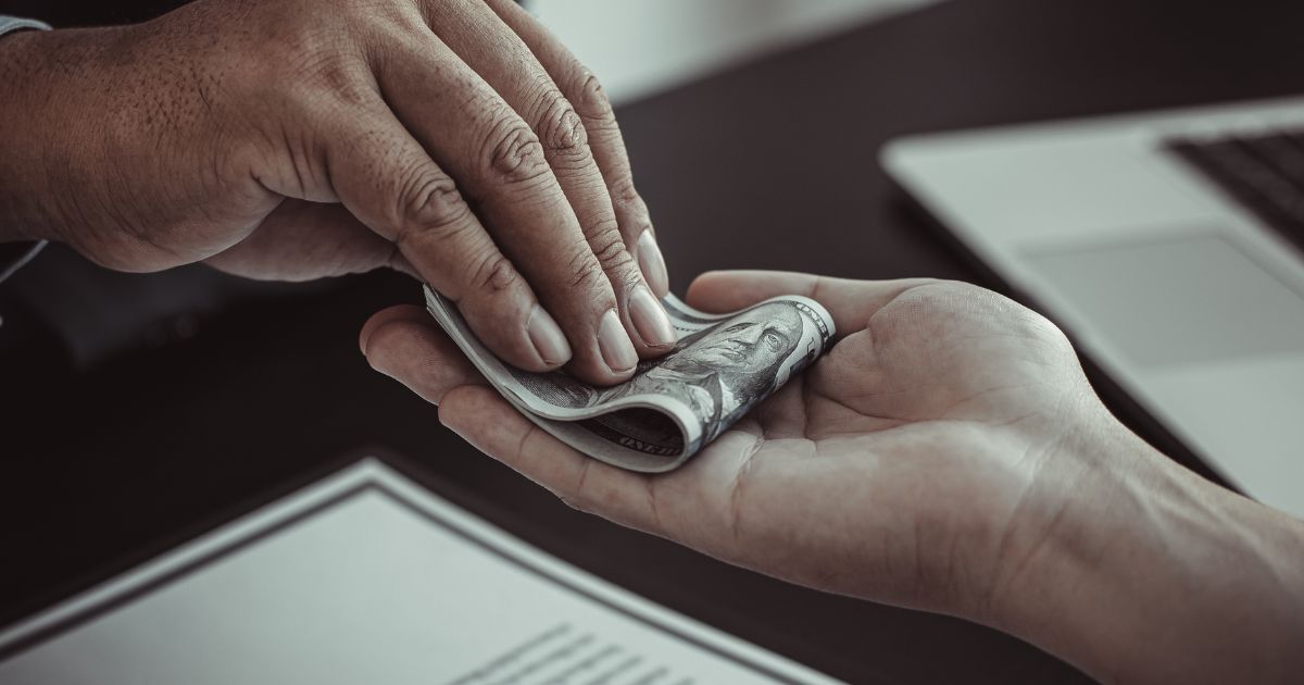 Corrupto: ¿el que propone o el que acepta?