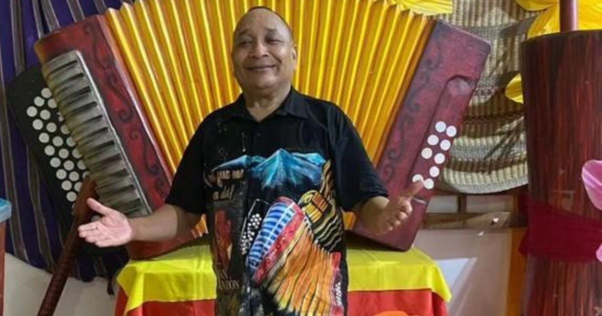 A compositor de Diomedes lo atracaron mientras iba al baño; lo agarraron con los pantalones abajo