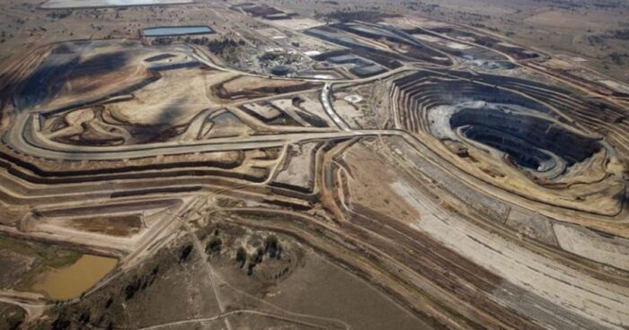  - El australiano que se arriesgó a buscar oro y plata en tres zonas calientes de Colombia