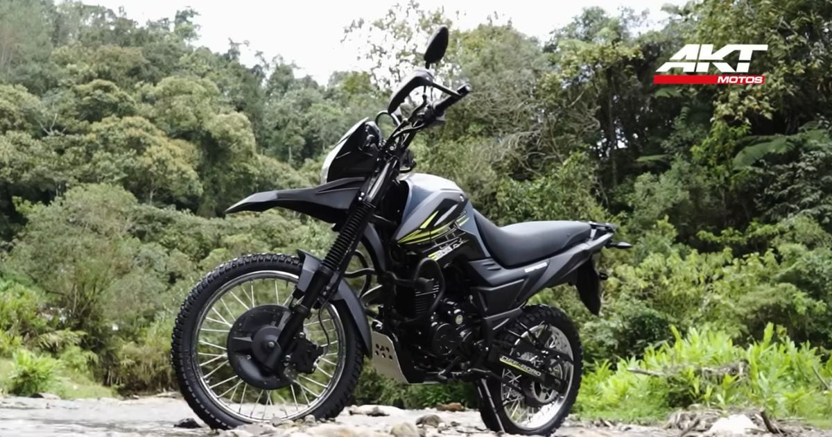 Así luce la renovada TTR 125, la moto de AKT que compite en el segmento de los enduros