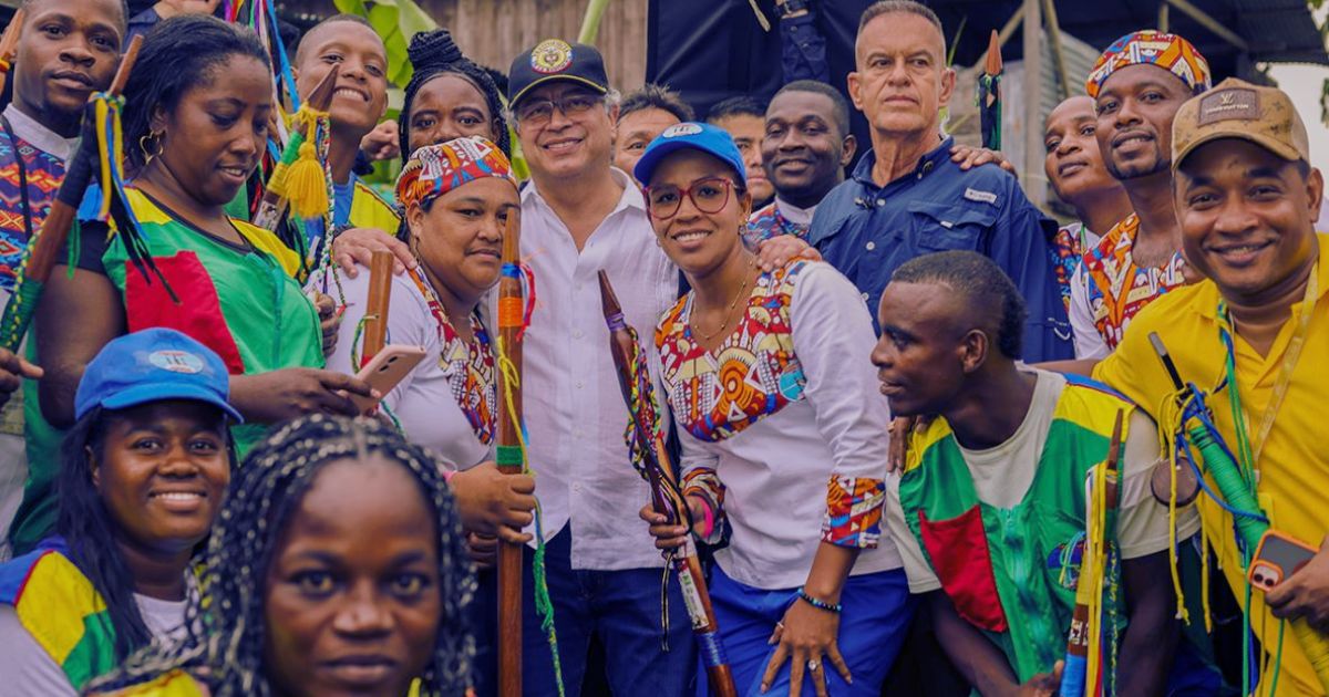 A la historia de Colombia le falta la asignatura de cama-poder. Petro ahora resulta que…