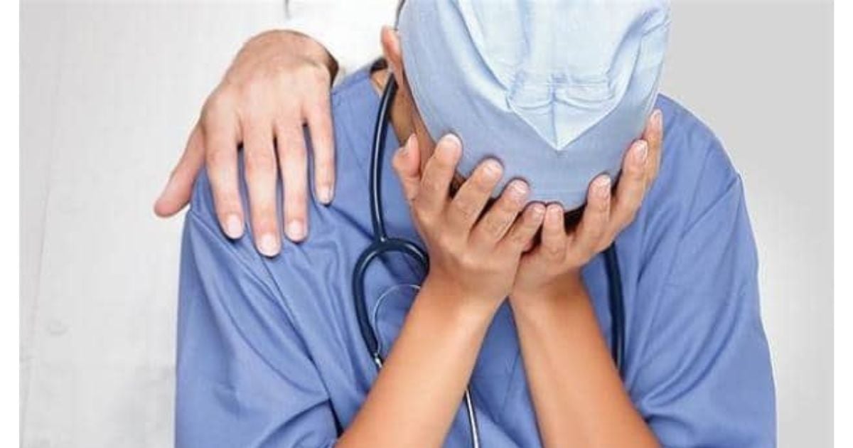 Detrás de la bata blanca: el calvario silencioso de los estudiantes de Medicina