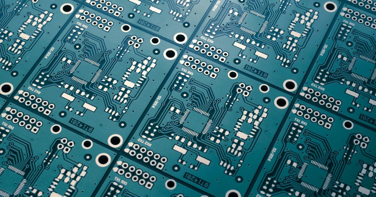 Huawei vs. Nvidia: la rivalidad en chips de IA y su impacto en Colombia