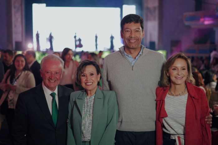 RojoTú Davivienda: la iniciativa de moda para 18.000 empleados que se volvió referente empresarial - -- Las2orillas - RojoTú Davivienda: la iniciativa de moda para 18.000 empleados que se volvió referente empresarial