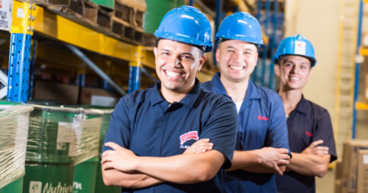 La famosa Postobón abrió vacantes para bachilleres, técnicos y profesionales, y así puede postularse