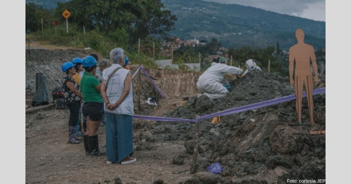 La JEP avanza en la búsqueda de 500 cuerpos enterrados en la Comuna 13