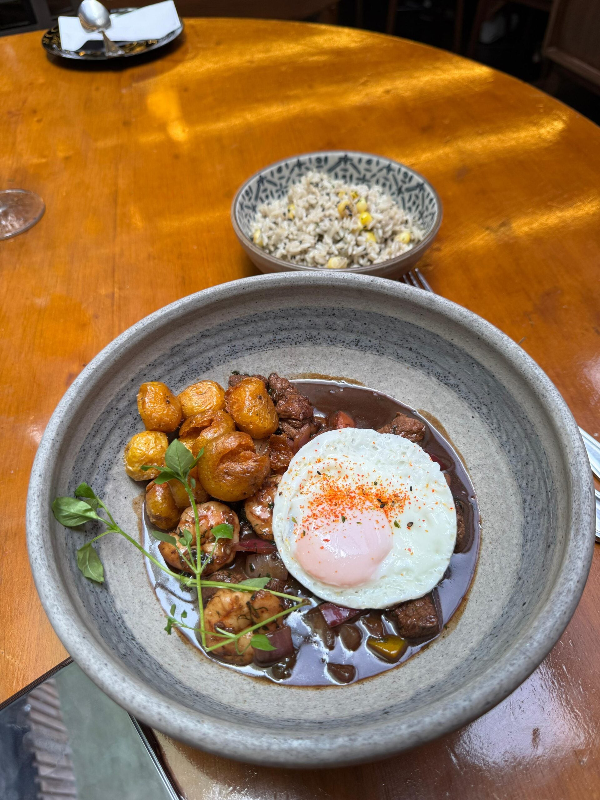  - La anticuchería: El restaurante donde puede disfrutar de los sabores peruanos con ingredientes colombianos