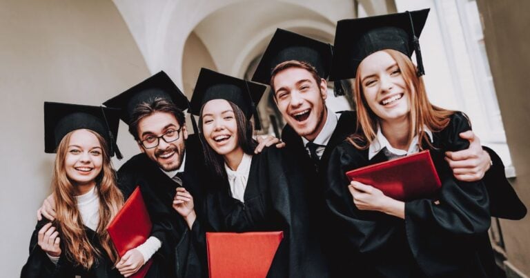 Carreras universitarias - Cinco carreras universitarias que debe estudiar si quiere tener una vida feliz