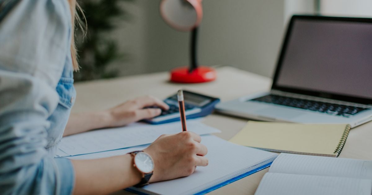 Este es el paso a paso para inscribirse en los cursos gratis del distrito sobre tecnología y marketing