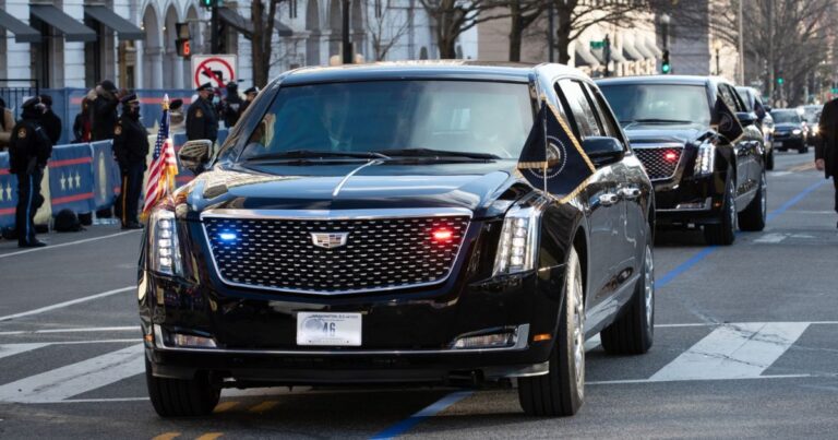 Limusina Cadillac, la bestia - La limusina que llevará a Donald Trump a todos lados; resiste misiles y múltiples ataques