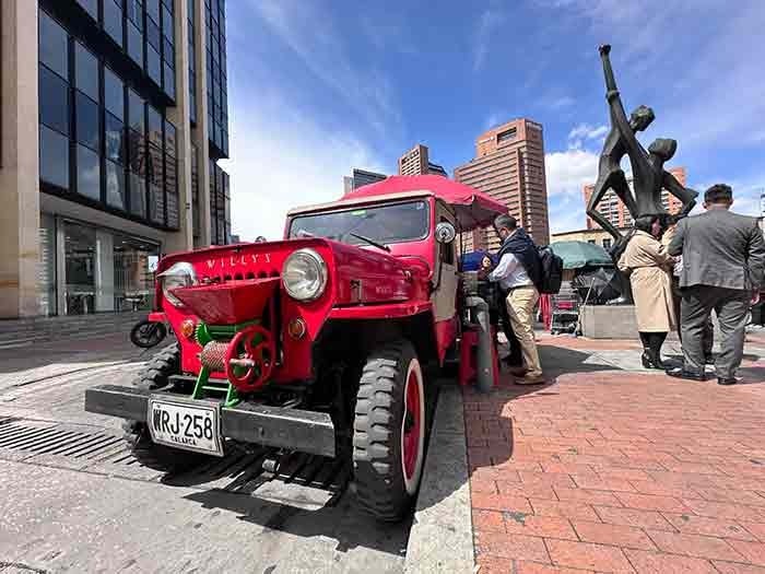 Jeep Willys Guillermo Betancourt vendedor de tintos Bogotá